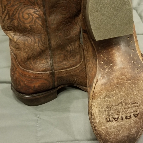 Women Ariat Boots - Picture 2 of 4